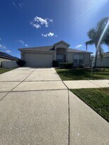 7632 Merchantville Cir in Zephyrhills, FL - Building Photo