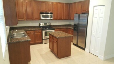 1052 NW 18th Ave in Boca Raton, FL - Building Photo - Building Photo