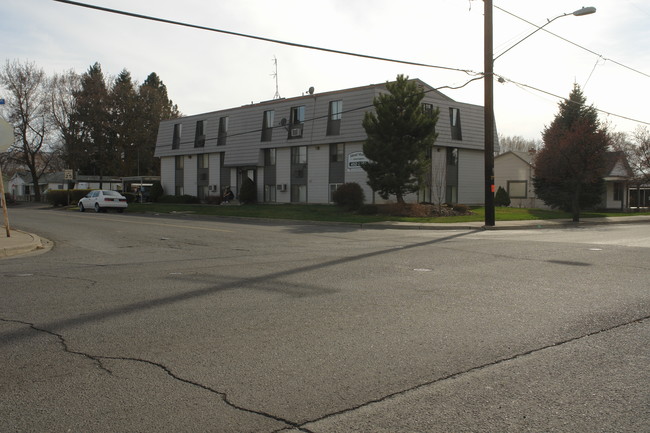 Mead Manor in Yakima, WA - Building Photo - Building Photo