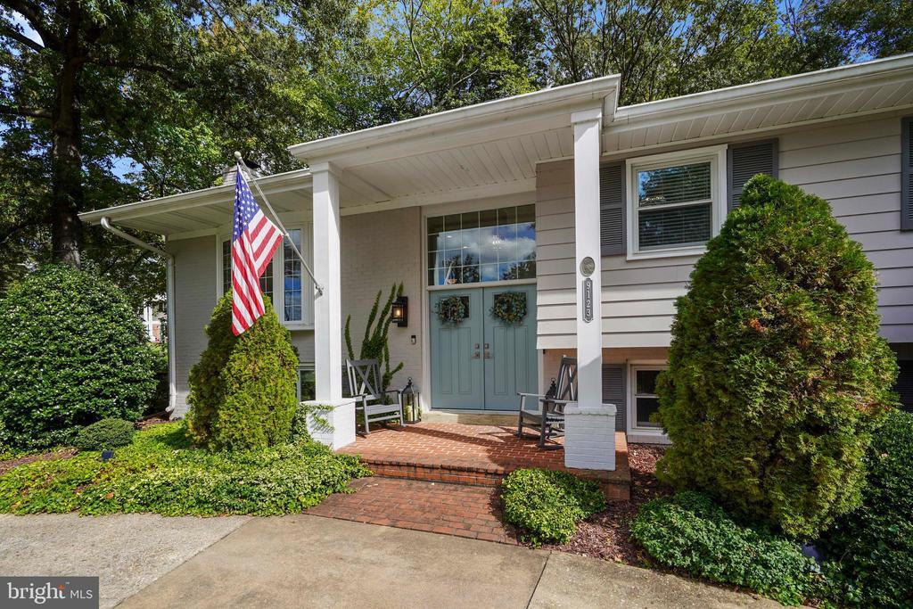 9123 Cherrytree Dr in Alexandria, VA - Building Photo