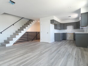 2104 Hauser Blvd in Los Angeles, CA - Building Photo - Interior Photo