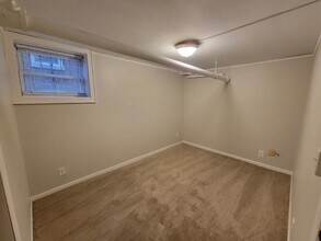 2312 E Wyoming Pl, Unit G in Milwaukee, WI - Foto de edificio - Building Photo