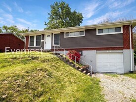 638 Garden City Dr in Monroeville, PA - Building Photo