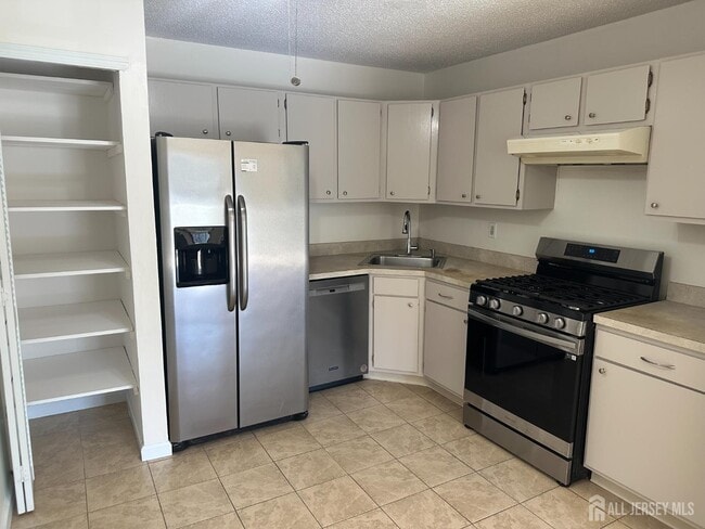 30 Dartmouth Way in North Brunswick, NJ - Building Photo - Building Photo