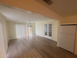 10 Northwood Dr in Woodland, CA - Foto de edificio - Building Photo