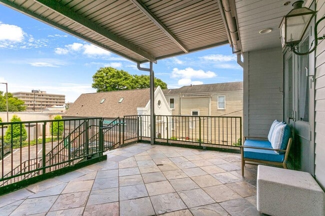 1430 St Charles Ave in New Orleans, LA - Building Photo - Building Photo