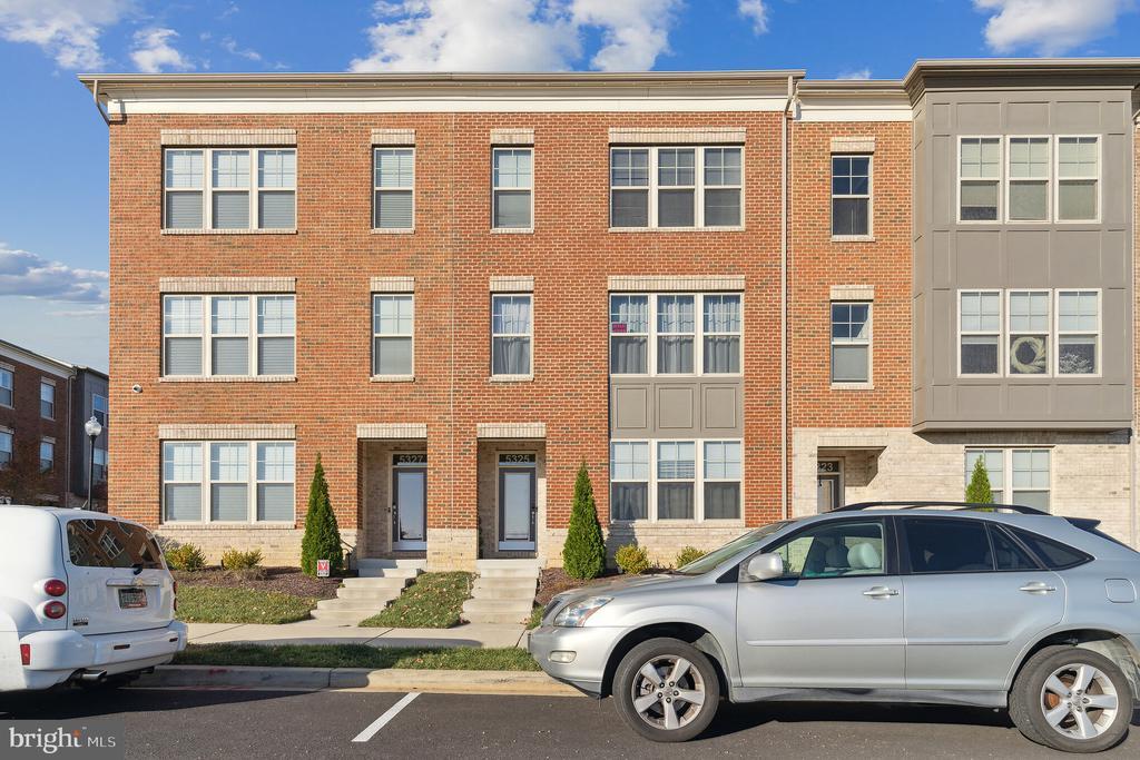 5325 Manor Park Dr in Upper Marlboro, MD - Building Photo