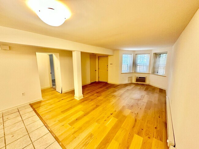 326 North Carolina Ave SE in Washington, DC - Building Photo - Building Photo