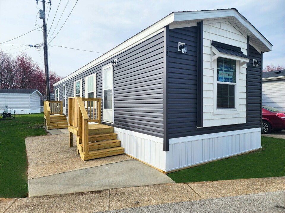 38 Alpine Dr in Michigan City, IN - Building Photo