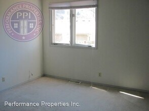 1625 NW 25th Ave-Unit -1-3 in Portland, OR - Building Photo - Building Photo