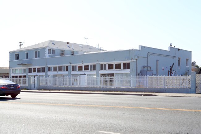 707-727 Broadway St in Vallejo, CA - Foto de edificio - Building Photo