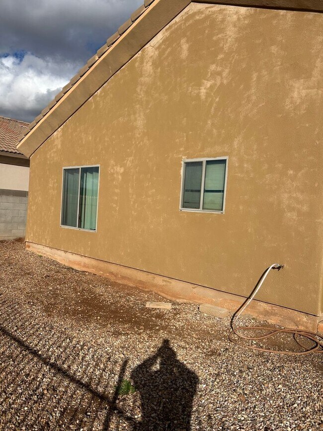 3610 Cam Del Rancho in Douglas, AZ - Foto de edificio - Building Photo