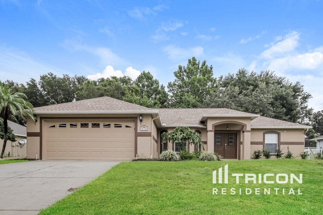 613 Westview Dr in Minneola, FL - Building Photo