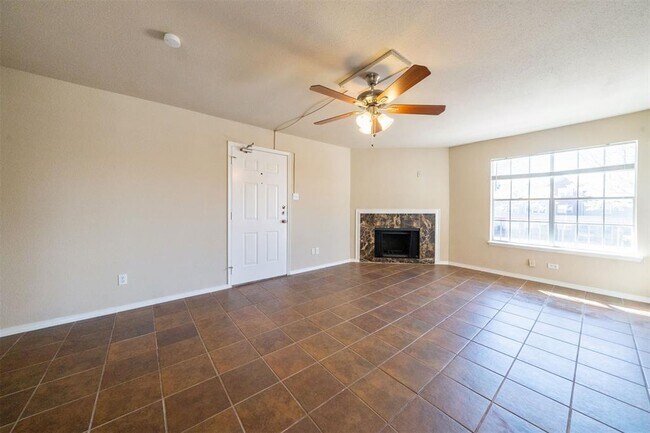 10630 Westbrae Pkwy in Houston, TX - Building Photo - Building Photo