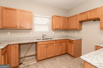 4766 Highpoint Way in Atlanta, GA - Building Photo - Building Photo