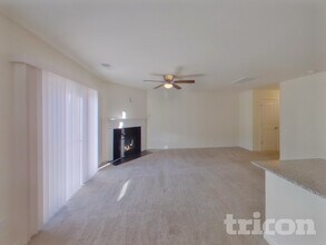 1079 Crescent Moon Lp, Unit 2 in Hopkins, SC - Foto de edificio - Building Photo