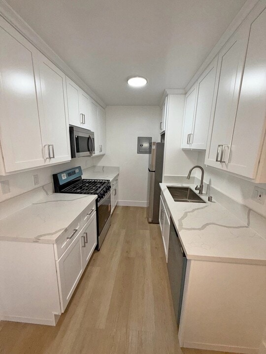 1852 N Wilton Pl in Los Angeles, CA - Building Photo