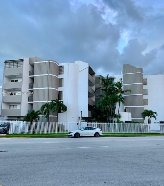 property at 2000 Biarritz Dr