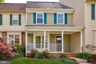 11633 Pleasant Meadow Dr in North Potomac, MD - Building Photo - Building Photo
