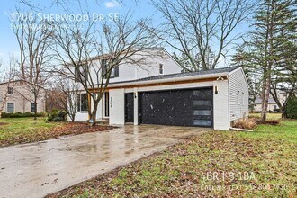 1706 Sherwood Ave SE in Grand Rapids, MI - Building Photo - Building Photo