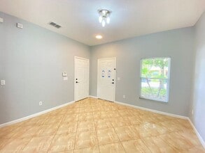 11931 Great Commission Way in Orlando, FL - Foto de edificio - Building Photo
