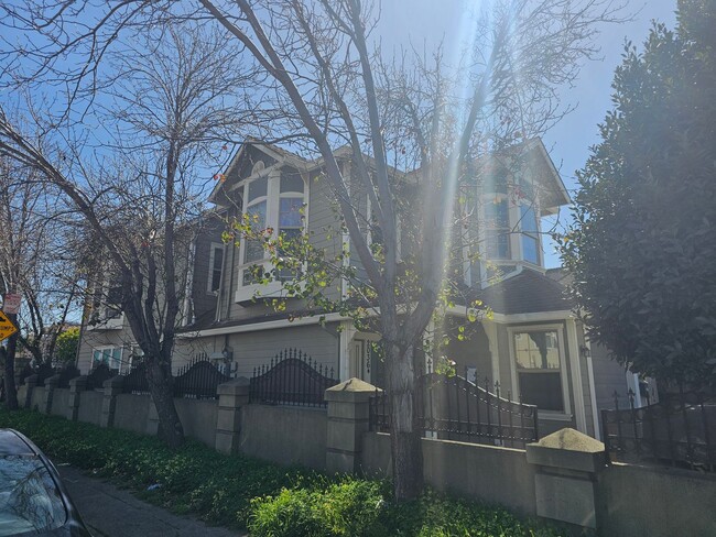 2038-2038 Linden St in Oakland, CA - Building Photo - Building Photo