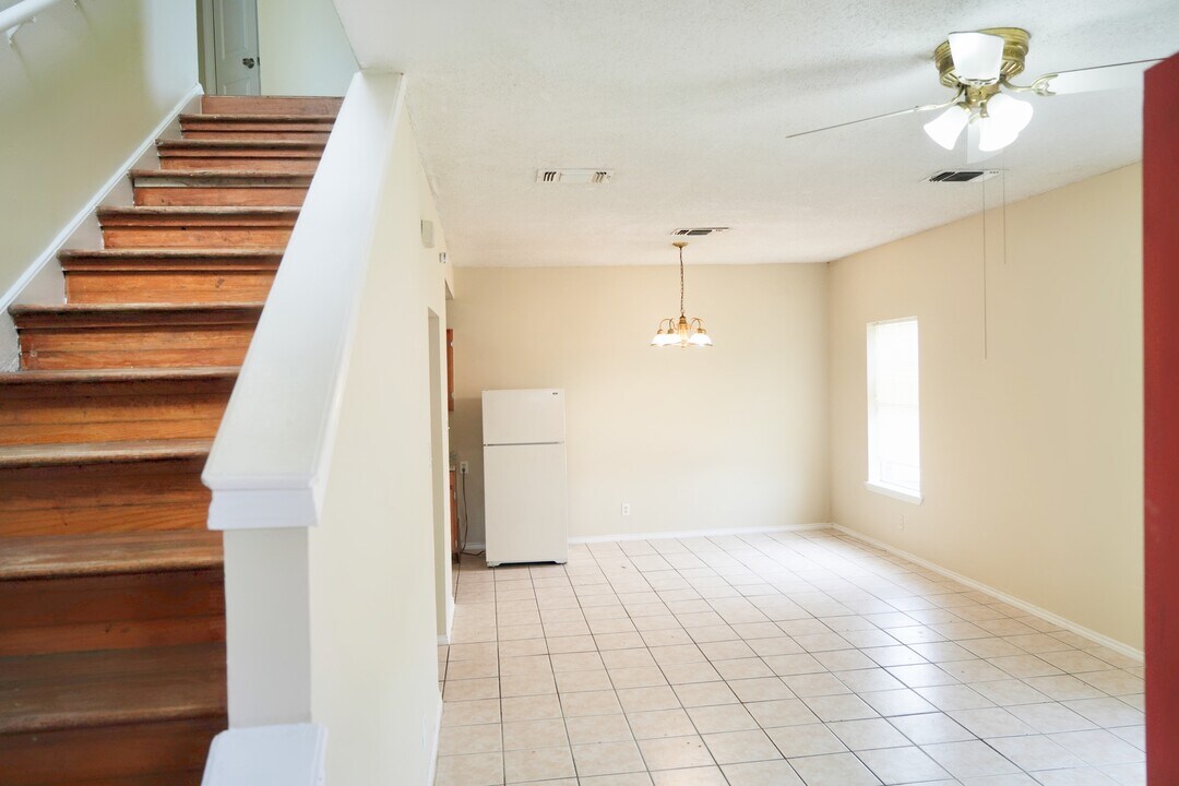 4011 Fire Sun in San Antonio, TX - Building Photo