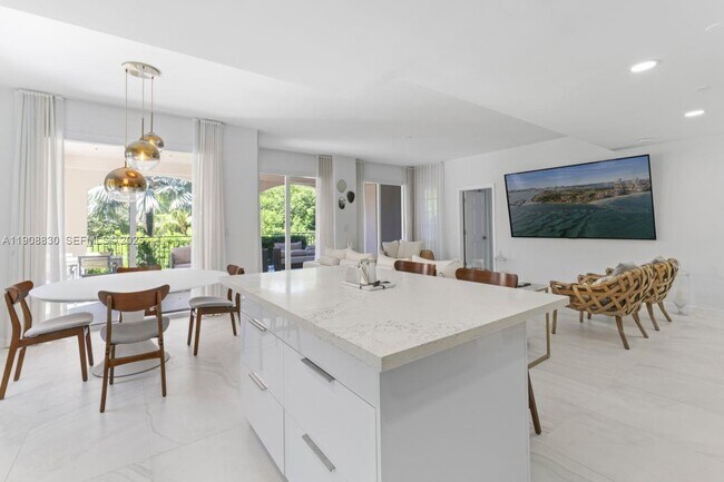 19217 Fisher Island Dr in Miami Beach, FL - Building Photo - Building Photo