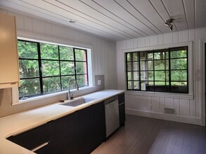 500 E J St in Newton, NC - Building Photo - Building Photo