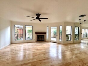 983 E Foxhill Dr in Fresno, CA - Building Photo - Building Photo