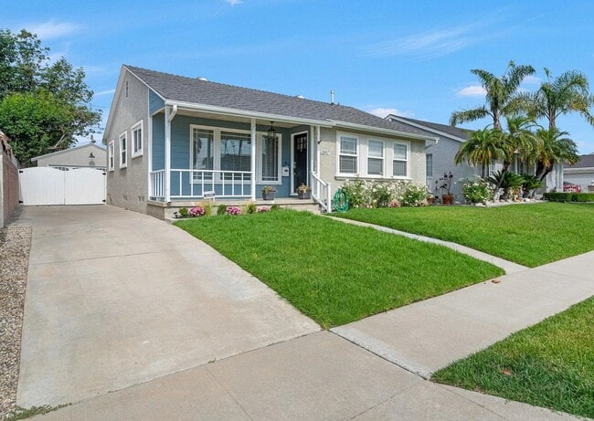 15017 Bodger Ave in Hawthorne, CA - Building Photo - Building Photo