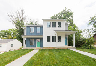 1212 N Woodburn Ave in Bloomington, IN - Foto de edificio - Building Photo