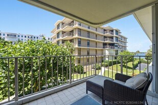 3200 S Ocean Blvd in Palm Beach, FL - Building Photo