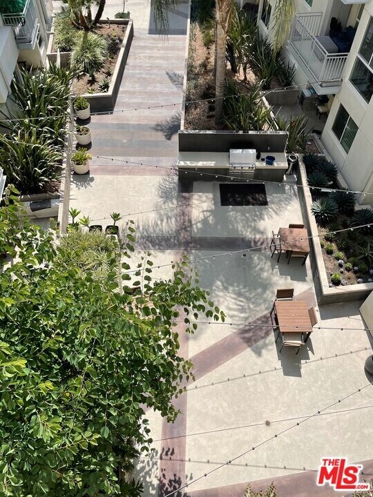 12655 Bluff Creek Dr, Unit 415 in Los Angeles, CA - Foto de edificio