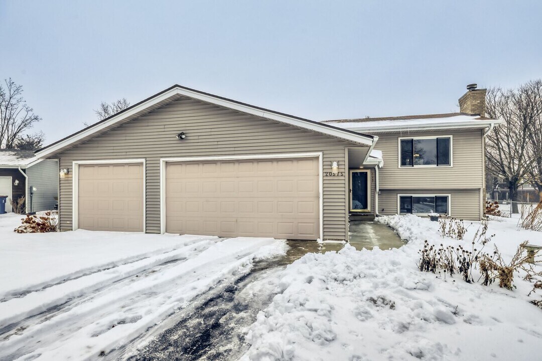 20575 Jade Cir in Lakeville, MN - Building Photo