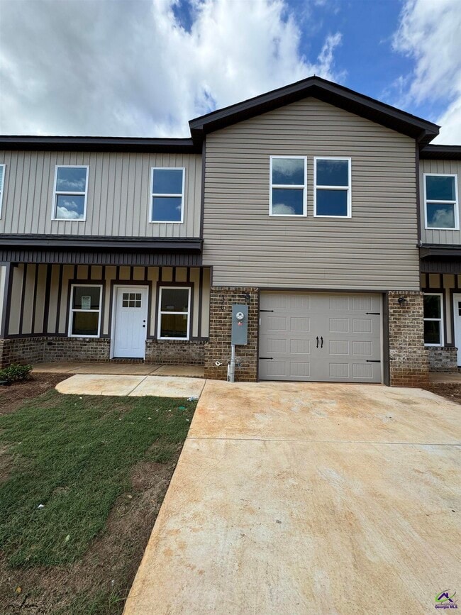 312 Beau Claire Cir