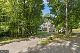 17 Old Banks Dr in Fredericksburg, VA - Building Photo - Building Photo