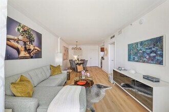 350 SE 2nd St in Fort Lauderdale, FL - Building Photo - Building Photo