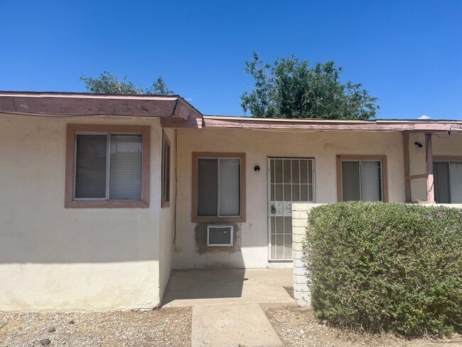 15014 Culley St in Victorville, CA - Building Photo - Building Photo