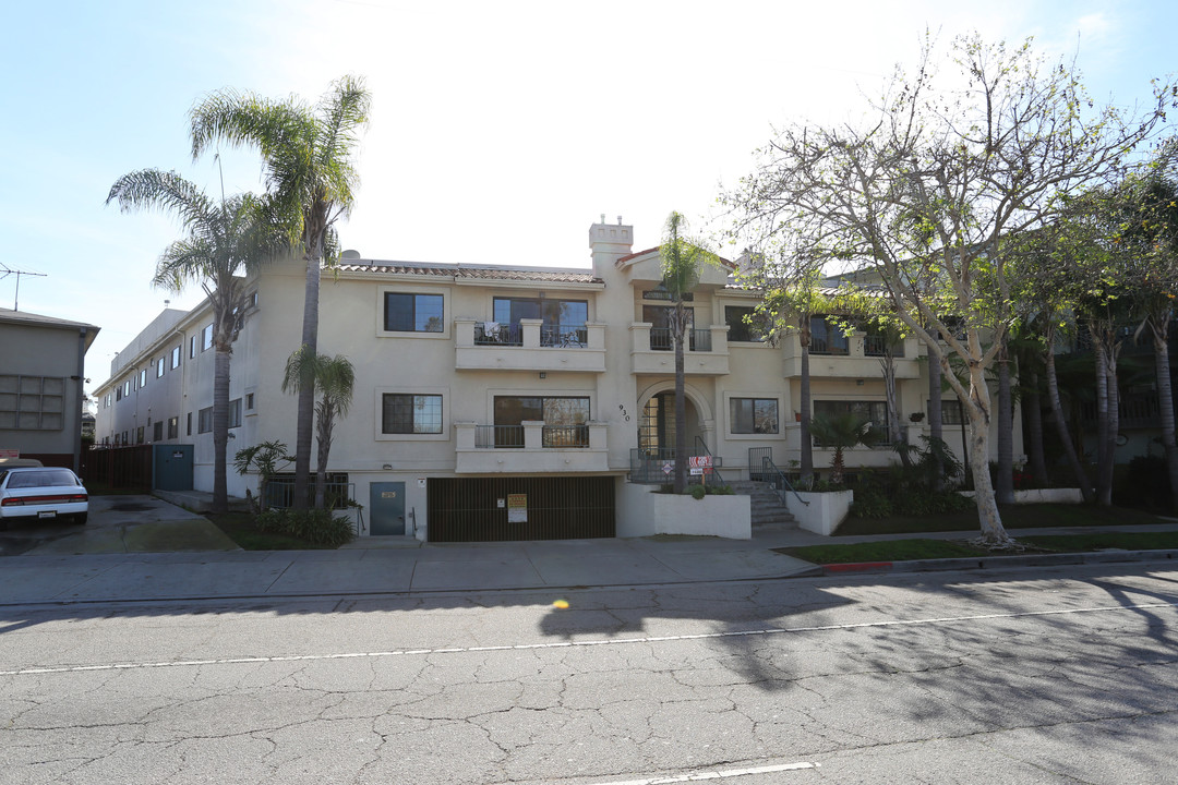 The Vercelli Apartments in Venice, CA - Building Photo