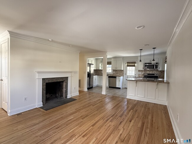 46 Prudence Dr in Stamford, CT - Building Photo - Building Photo