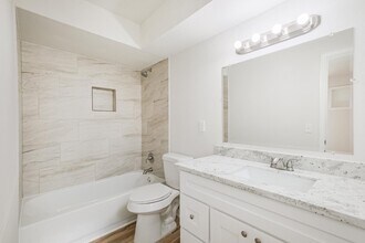 802 Wright St in El Campo, TX - Building Photo - Building Photo