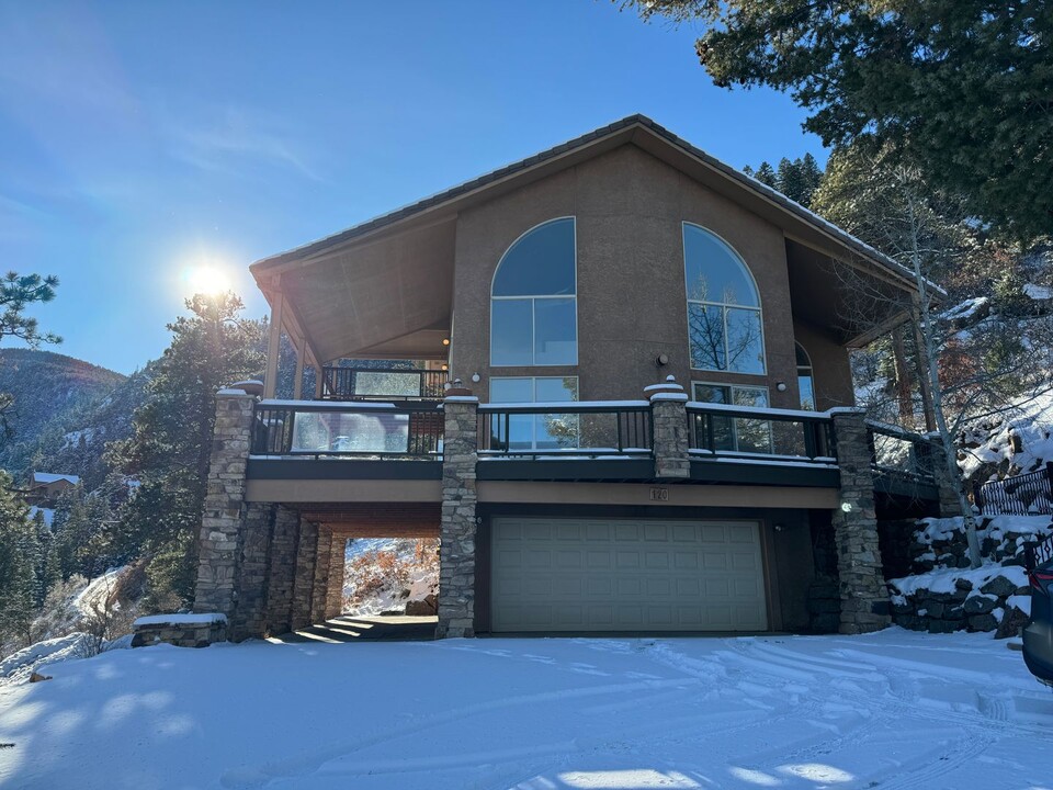 120 N High Ridge View in Manitou Springs, CO - Building Photo