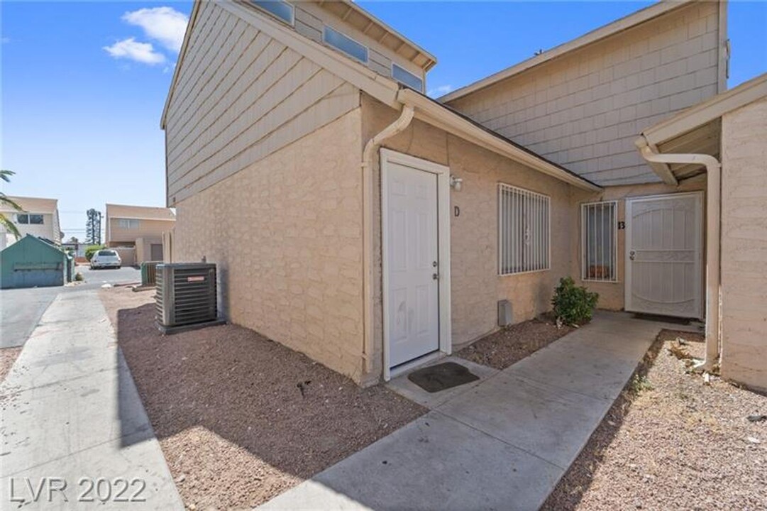 5127 Garden Ln in Las Vegas, NV - Building Photo