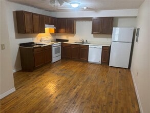 444 Woodward Rd in North Providence, RI - Building Photo - Building Photo