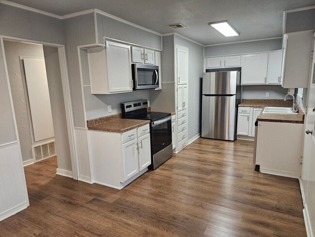 property at 434 W Fairchild Dr