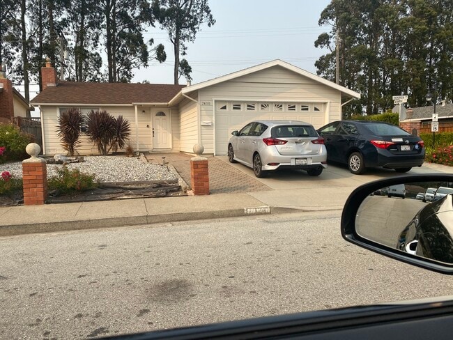 2400 Evergreen Dr in San Bruno, CA - Foto de edificio - Building Photo