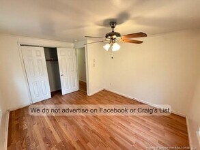 214 Pecan Dr in Spring Lake, NC - Foto de edificio - Building Photo