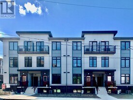 6 Bicknell Ave in Toronto, ON - Building Photo