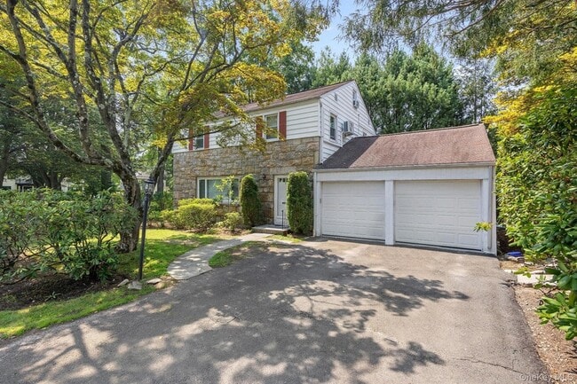property at 1 Blackthorn Ln